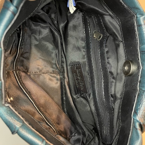 SOLD- Vera Wang hand bag - Picture 3 of 4